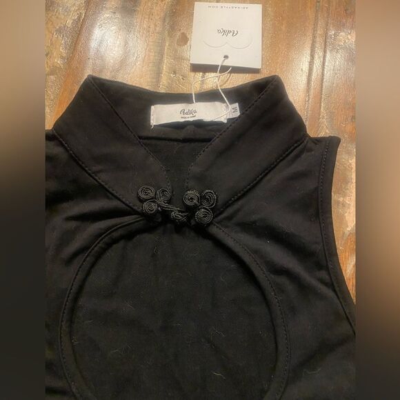 NWT Adika Black High-Neck cutout Tank Top Size Medium NEW - Picture 6 of 6